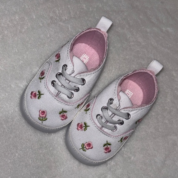(3 for $10) Laura Ashley Floral Pink and White Kids Shoes - Picture 3 of 7